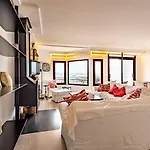 Rafael - Pine Walk Apartment With Stunning Views To The Sea